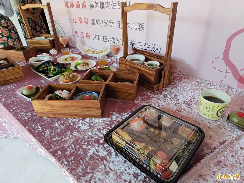 中埔鄉公所開發創意客家美食，今展現成果。（記者王善嬿攝）