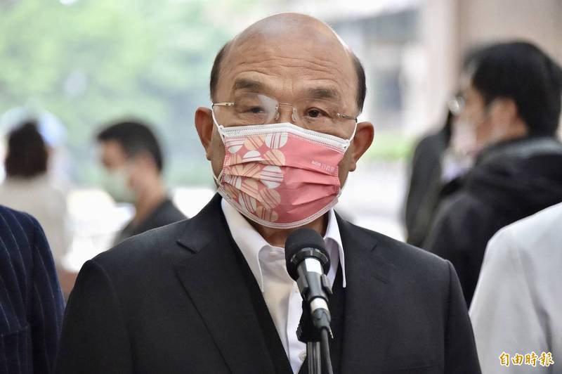 行政院長蘇貞昌今早至台大醫院施打第二劑疫苗，會前受訪。（記者塗建榮攝）