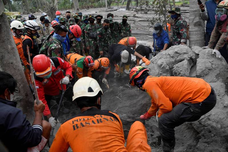 印尼东爪哇塞鲁梅火山4日喷发，截至6日已知造成至少22死、逾50人烧烫伤，另有27人仍下落不明。（路透）(photo:LTN)