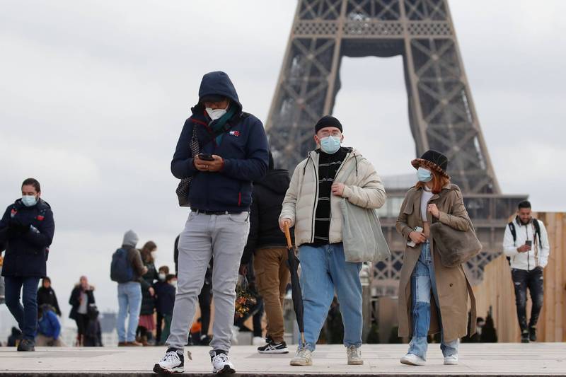 法國近期疫情嚴峻，法國總理卡斯特克斯6日宣布將加強防疫，包含更加嚴格的社交距離措施，以及全國夜店關閉4週等。圖為示意圖。（路透）