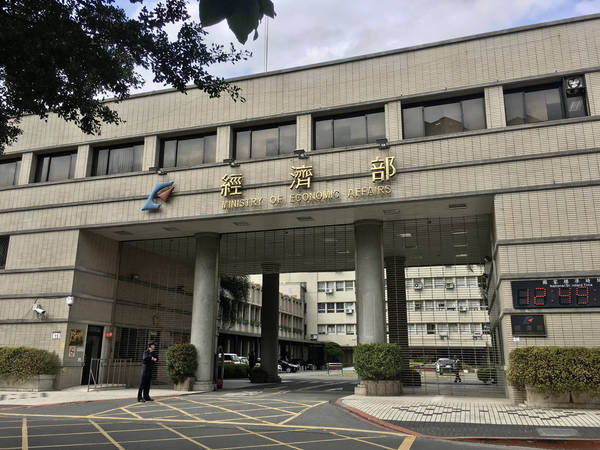 台北港外有廢彈海拋區不宜建三接，中油表示站址評估時報告已載明。（資料照）