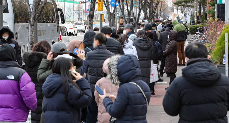 南韓中央防疫對策本部今通報，截至0時新增7175例確診，首度單日新增超過7000例以上。（歐新社）