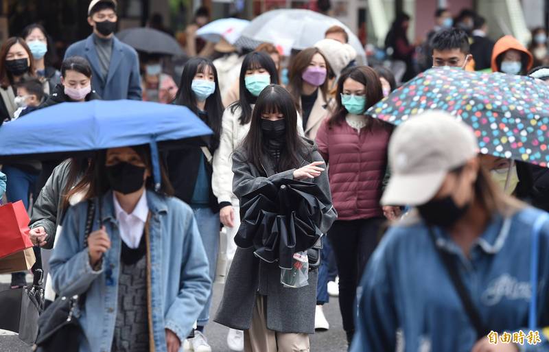 大台北、宜花東今晚開始會有局部短暫雨，明天各地低溫會比今天再低一些，中南部清晨易有局部霧或低雲影響能見度，日夜溫差可能超過10度。（資料照）