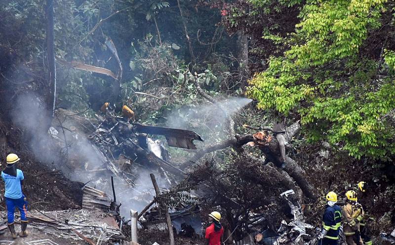 一架載有印度軍方高官在內共14人的軍用直升機，8日在印度泰米爾納德邦墜毀，參謀總長拉瓦特與妻子等13人喪生，僅1人生還。（歐新社）