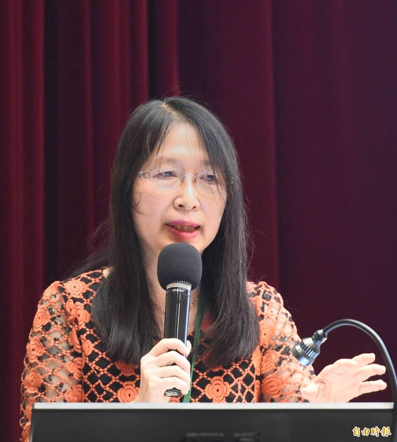 黃昆輝教授教育基金會11日舉行「台灣雙語教育挑戰與契機」研討會，第一場「台灣雙語教育的政策目標與推動策略」，圖為台大語文學研究所教授江文瑜。（記者方賓照攝）