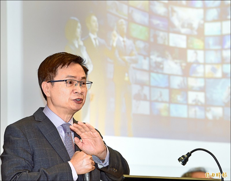 黃昆輝教授教育基金會11日舉行「台灣雙語教育挑戰與契機」研討會，外貿協會董事長黃志芳應邀做專題演講。（記者方賓照攝）