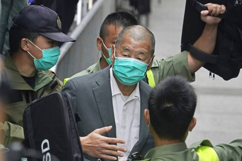 香港壹傳媒集團創辦人黎智英被控去年未經批准仍至維多利亞公園出席六四燭光晚會，涉犯煽惑罪、參與未經批准集結罪，週一（13日）被香港區域法院判處入獄13個月。（美聯社）