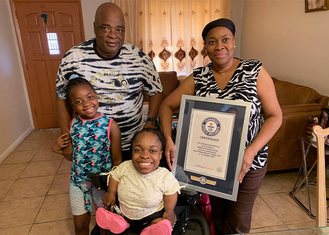 美国佛罗里达州18岁的女子奥莫伊特（图中）以身高71公分记录，获「金氏世界纪录」认可，成为世界女性最矮记录保持者。（图撷取自「Guinness World Records」）(photo:LTN)