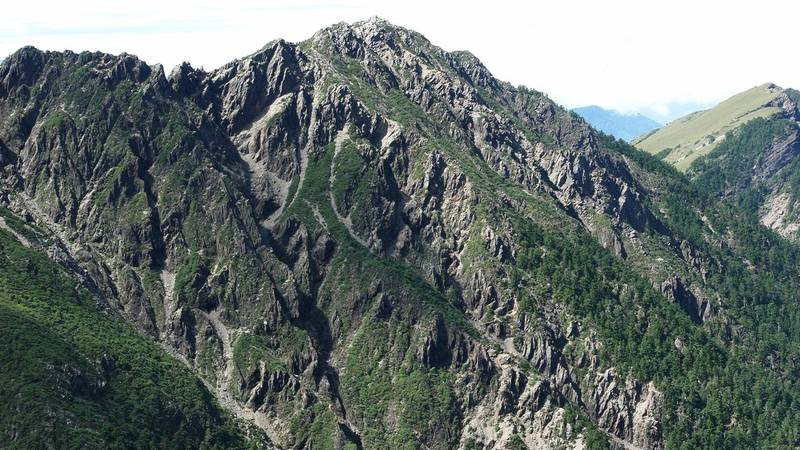 玉山南峰昨晚傳山難，今早發現女山友已罹難。（擷取自玉山國家公園管理處）