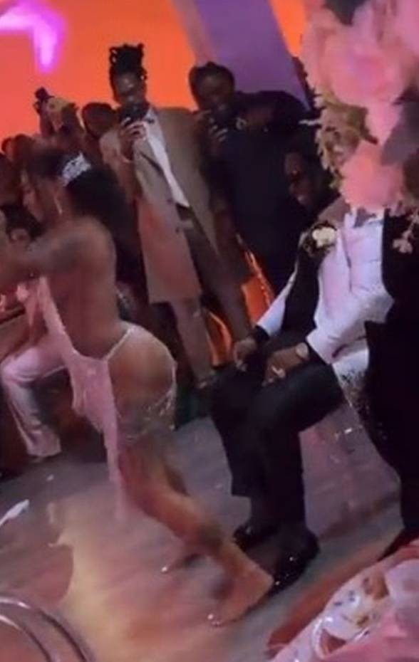 國外一名超火辣新娘在婚禮上的電臀艷舞讓300多萬網友看傻眼。（翻攝推特）