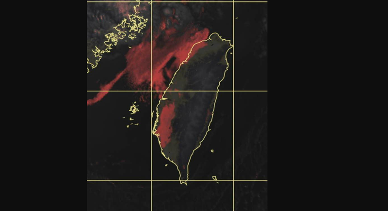 氣象局長鄭明典撰文解釋衛星影像圖中的不明「紅色雲狀物」。（圖取自鄭明典臉書）