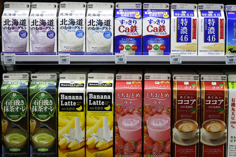 受到武汉肺炎影响，日本牛奶及乳制品原料鲜奶供过于求，岁末年初恐有近5000吨国产牛奶将遭报废。示意图。（彭博社资料照）(photo:LTN)