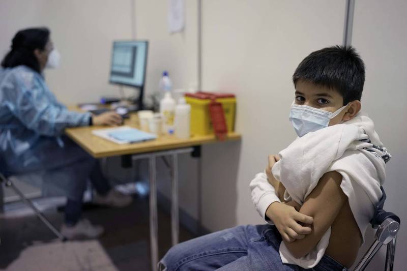 武汉肺炎（COVID-19，新型冠状病毒病）变种病毒Omicron再次掀起新一波疫情，外媒访问了数名欧洲儿童，透露在疫情下度过童年的心声。法国儿童施打疫苗示意图。（美联社）(photo:LTN)