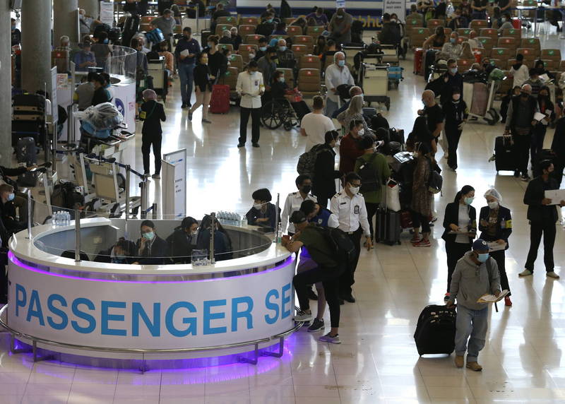泰國今起對入境的外國旅客恢復強制隔離。圖為鄰近泰國首都曼谷的蘇凡納布國際機場（Suvarnabhumi International Airport）。（歐新社）