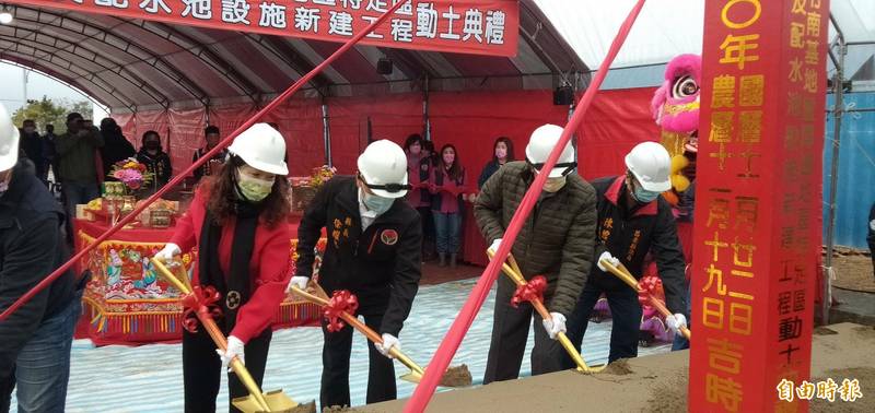 應變竹科竹南基地用水問題，新建高架水塔及配水池設施動土。（記者蔡政珉攝）