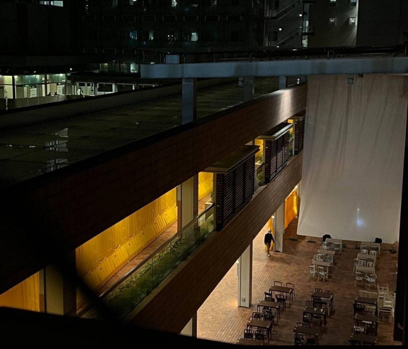 港大学生会发现校方突将国伤之柱以隔板和白布围住。（图翻摄自香港大学学生会学苑脸书）(photo:LTN)