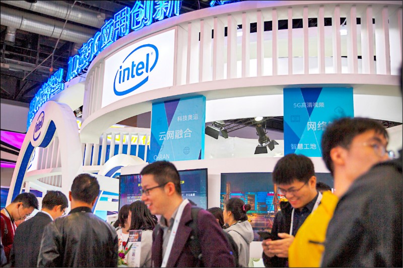 美國晶片鉅子英特爾（Intel）確保遵守美國法律，要求供應商不使用來自新疆地區勞工、產品或服務，卻遭到親北京的中媒及中共黨媒帶頭網路出征，二十三日被迫發表「深表歉意」聲明。（美聯社）