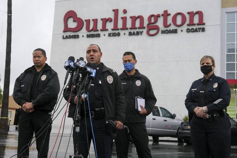 美国加州洛杉矶警方在伯灵顿百货击毙嫌犯，孰料警察射出的子弹也同时穿墙而过，让在更衣室里的14岁少女无辜身亡。（美联社）(photo:LTN)