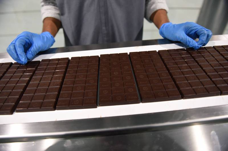 研究表明，食用黑巧克力确实可以透过重组肠道微生物的多样性与组成，从生理上达到改善情绪的结果。（法新社）(photo:LTN)