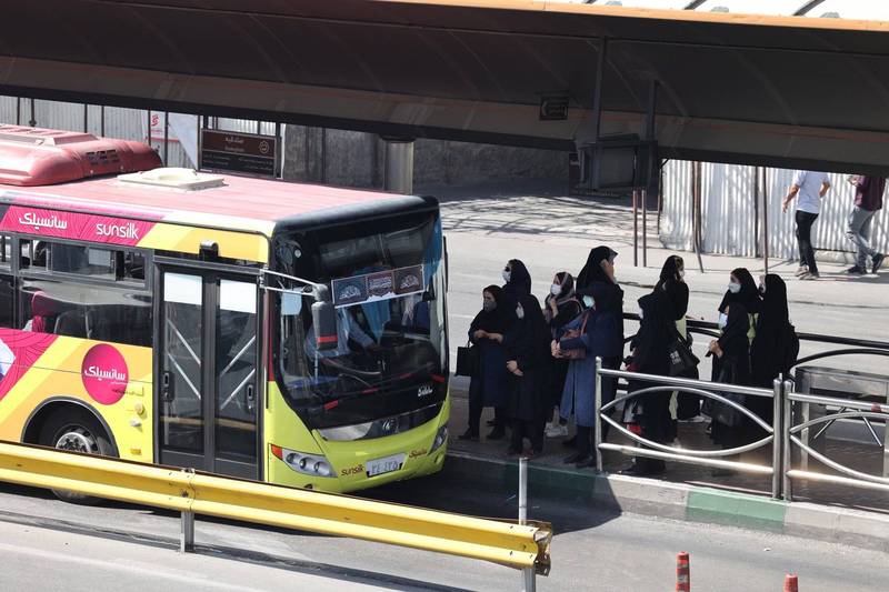 伊朗1輛巴士遭卡車撞上，至少造成10人死亡。伊朗巴士示意圖，與本新聞無關。（歐新社）