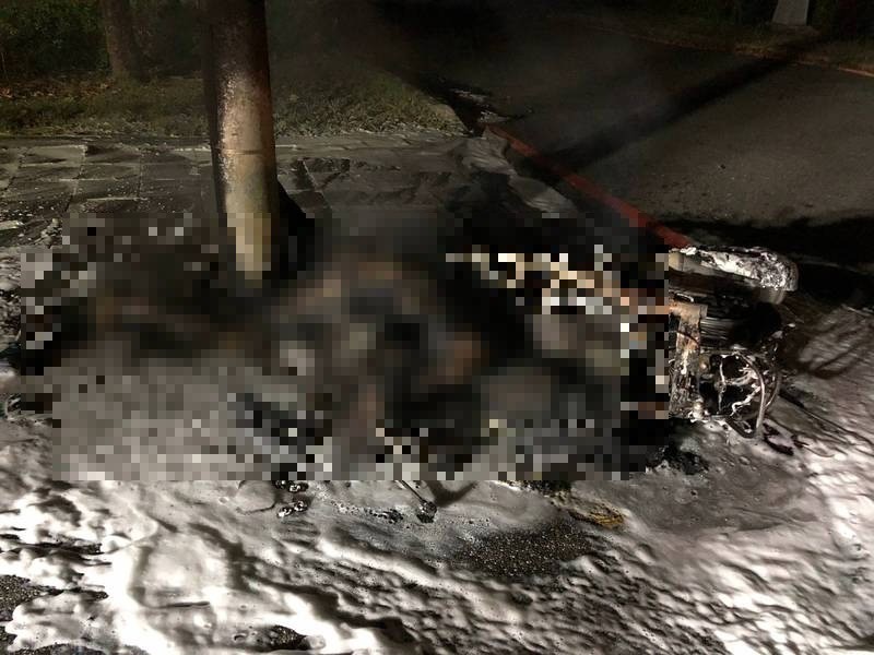 機車起火騎士被燒成焦屍，警方調查案情中。（民眾提供）