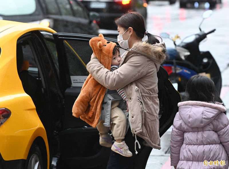 氣象局於苗栗縣、南投縣、雲林縣、嘉義市發布低溫特報，今天在苗栗、南投均測得10度低溫，嘉義、新竹最低溫也下探10.3度。（資料照）