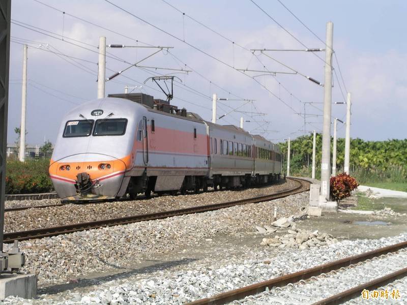 台鐵每年自行吸收約10億元優待票差額，立法院預算中心建議儘速研商票價調整方案。（資料照）