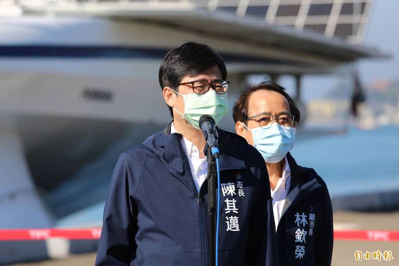 動物園改建募款引發討論，陳其邁強調很多縣市有很多例子，希望不要扭曲。（記者李惠洲攝）