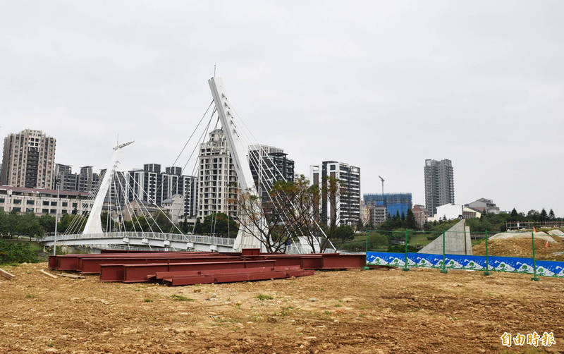 桃園市立美術館─兒童美術館新建工程與青塘園相鄰，成景觀特色。（記者李容萍攝）