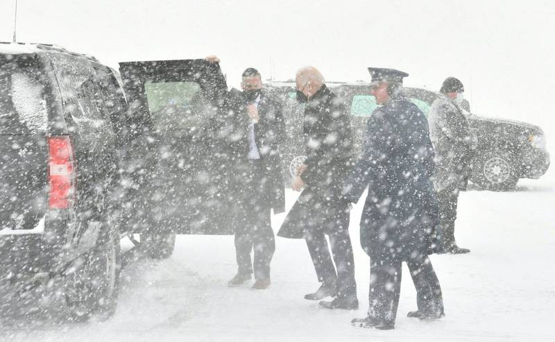 美国中大西洋岸地区今天因2年来最强冬季暴风雪，总统拜登一度下不了专机。（法新社）(photo:LTN)