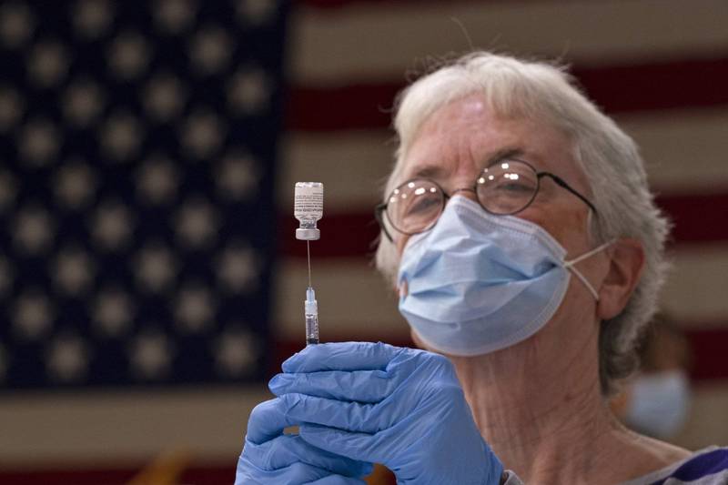 美国1名加州女子相当反对接种武肺疫苗，但她染疫后足足昏迷了65天，醒来后她一改过去的态度，唿吁民众尽快接种。美国疫苗接种示意图。（美联社）(photo:LTN)