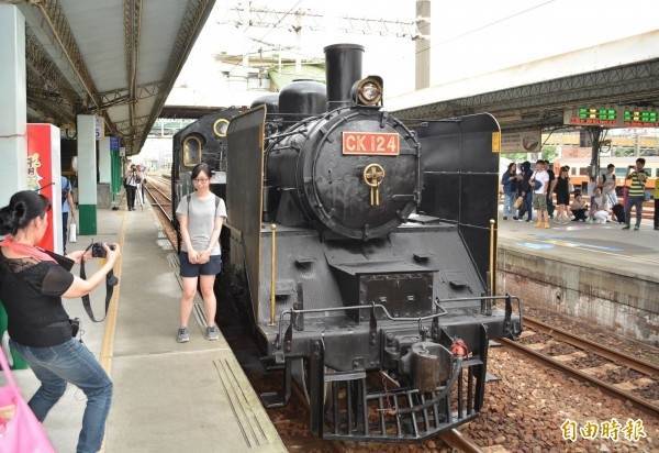 受媽祖繞境專開CK124蒸汽火車影響，台鐵1月8日平溪、深澳線部分列車停駛改公路接駁。（資料照）