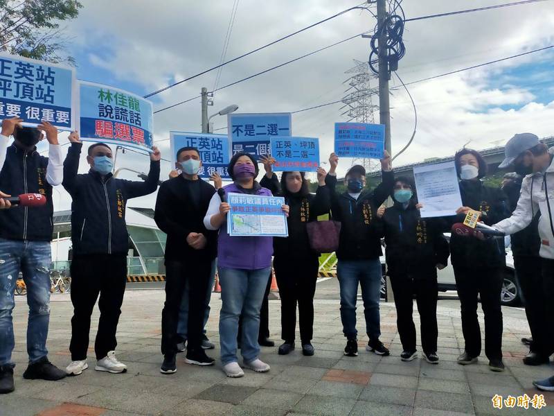 台中市副議長顏莉敏（中）強調捷運設站是民意與專業評估。（記者張軒哲攝）