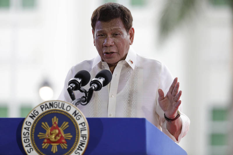 菲國總統杜特蒂的貼身維安人員爆出有15人確診。（美聯社）