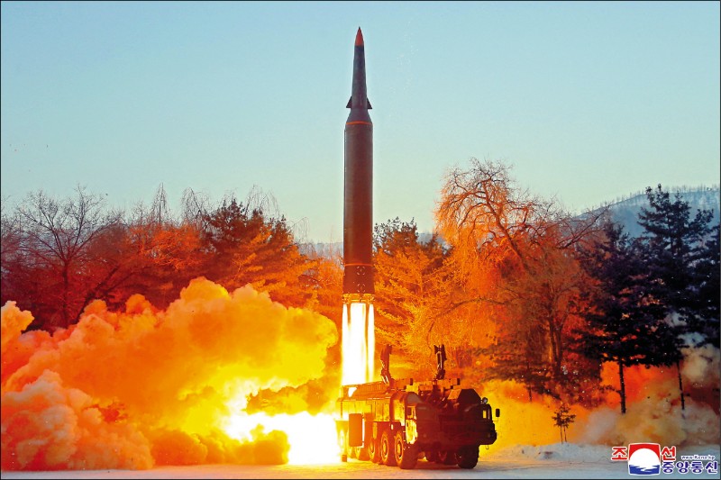 北韓官媒聲稱，五日試射一枚高超音速飛彈，但未說明發射地點。（路透）