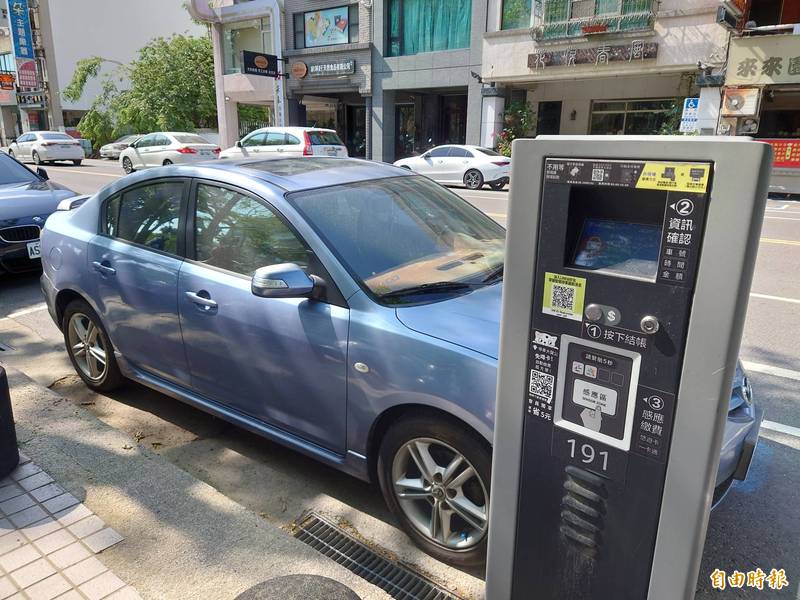 台南智慧柱停車收費路段，將於1月20日起改採半小時計費。（記者洪瑞琴攝）