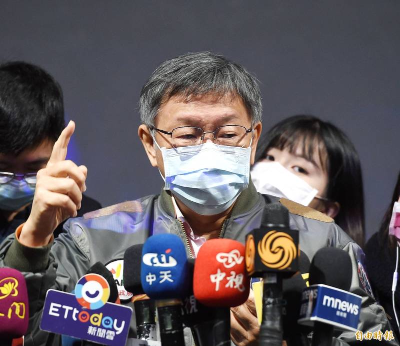 台北市長柯文哲7日出席「後疫情產業數位轉型政策白皮書2.0發表」記者會，會後並接受媒體採訪。（記者方賓照攝）