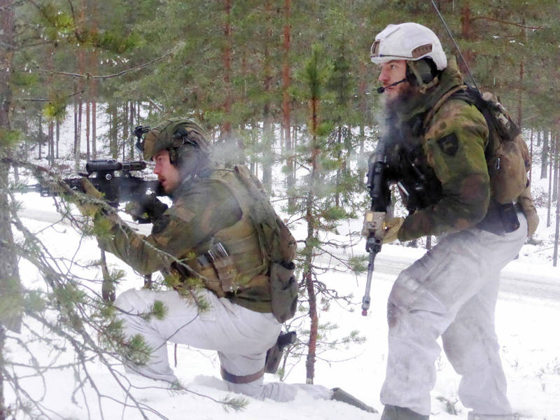 挪威義務役士兵現在退伍後必須繳回個人衣物等軍用品。圖為挪威士兵演訓。（路透檔案照）