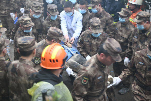 中国重庆市武隆区政府机关餐厅昨中午突坍塌，疑因气爆导致，多人受困，随后当地警消调派救援队伍到场搜救，目前26人全部救出，但其中16人确认死亡，其余伤者则已送医急救。（翻摄自微博）(photo:LTN)