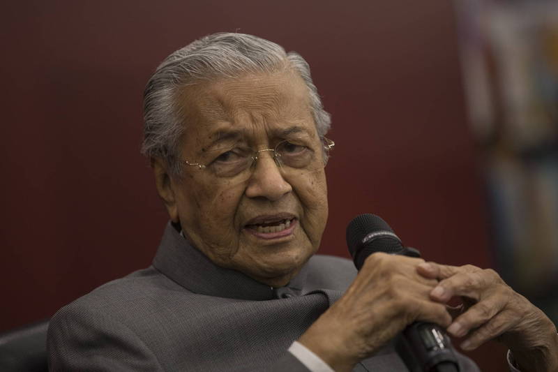 高齡96歲的馬來西亞前首相馬哈地（Mahathir Mohamad）上個月突然住院檢查，沒想到出院不到1個月，又再度住院，詳細病況不明。（歐新社）