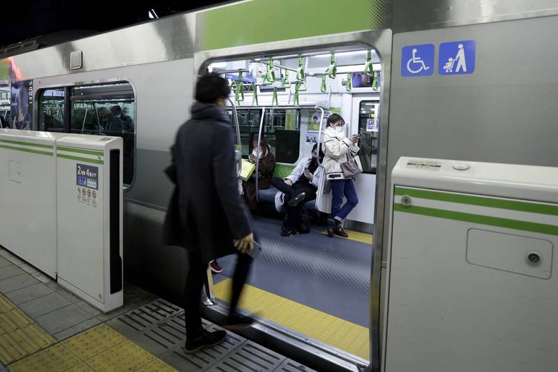 日本1名男子搭乘JR东海道线列车时大喊自己感染了武肺，经过筛检后证实他已经确诊。日本JR列车示意图。（彭博）(photo:LTN)