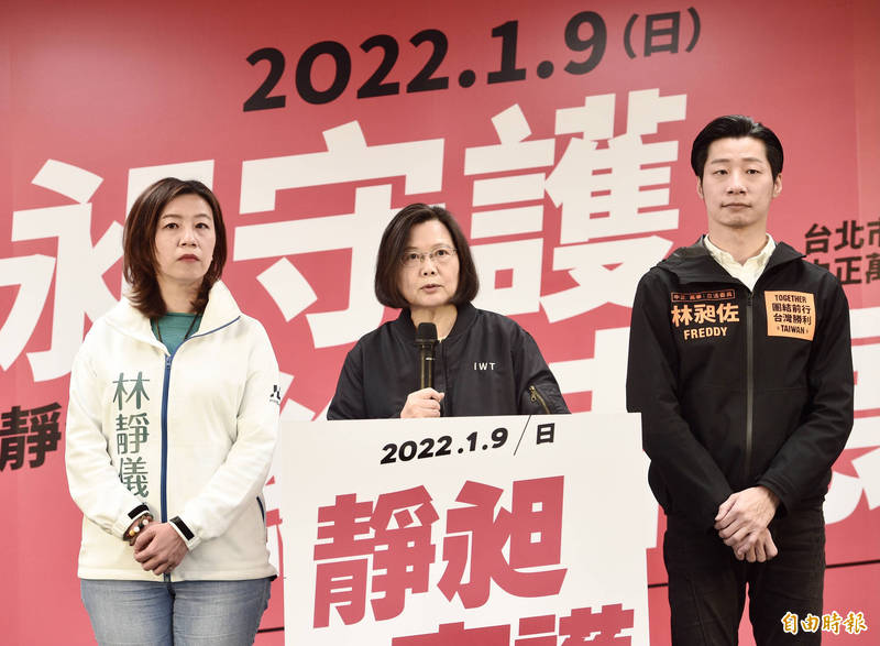 罷昶案、中二立委補選9日落幕，林靜儀（左1）與林昶佐（右）都守住。（資料照，記者羅沛德攝）