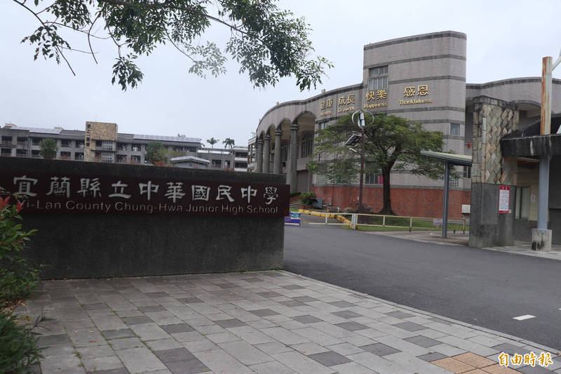 宜蘭市中華國中今有8名學生因腸胃型感冒症狀送醫。（記者林敬倫攝）