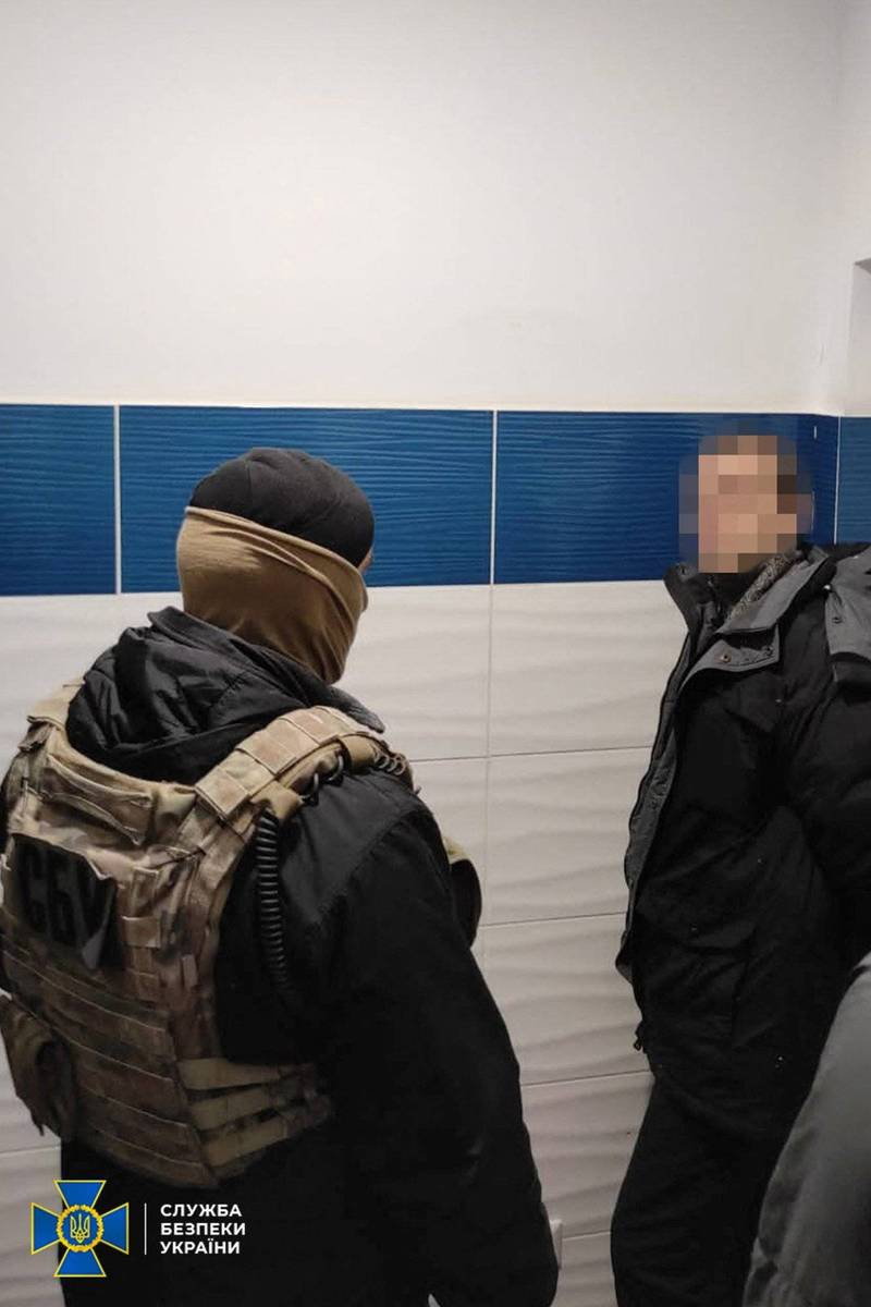 乌克兰国家安全局逮捕俄罗斯间谍，并公佈逮捕现场照片。（路透）(photo:LTN)