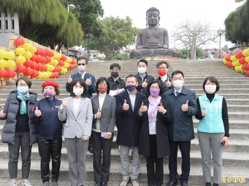 立院內政委員會召委林為洲（右４）今率團到彰化縣考察，參觀大佛風景區等地，由縣長王惠美（右3）等人陪同。（記者林良哲攝）