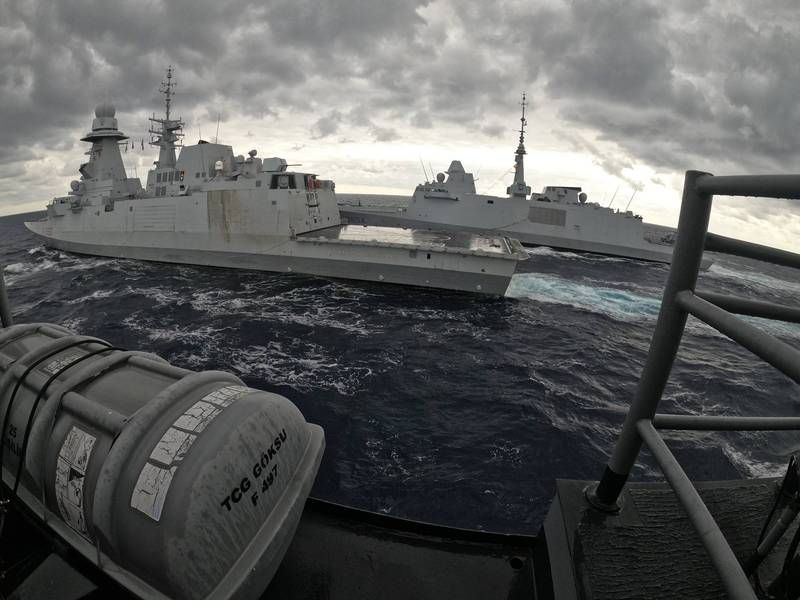 土耳其海軍格克蘇號（左），日前於東地中海與義大利及法國進行聯合演習。（圖擷取自@tcsavunma官方推特）