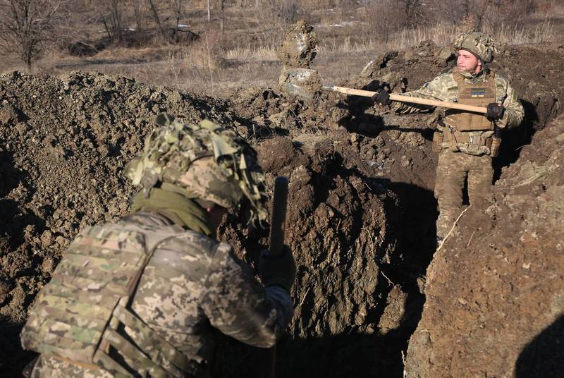 驻守乌克兰边境的士兵正在挖掘战壕。（法新社）(photo:LTN)
