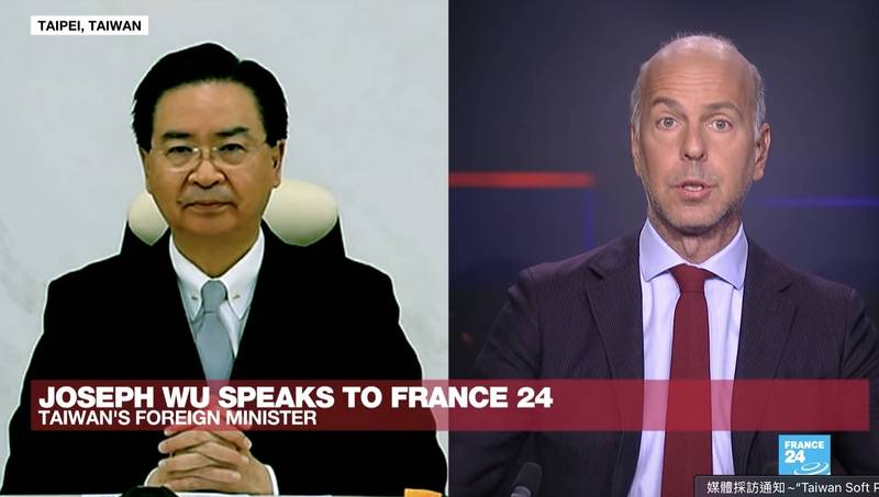 外交部長吳釗燮（左）13日接受「法國24小時新聞台」節目訪問，暢談中國對台灣的威脅、兩岸情勢、台美安全合作及台灣與立陶宛關係等議題。（擷取自法國24小時新聞台）