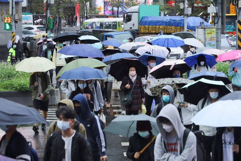 今鋒面通過，北台灣氣溫略降、轉濕涼，到週四（20日）前受東北季風影響，北台灣濕涼，中部略降溫。（路透）