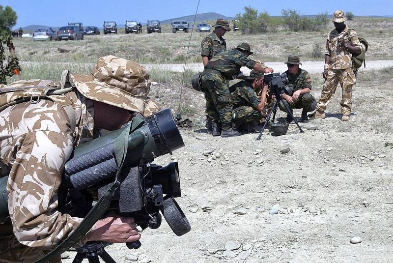 英國國防大臣華勒斯宣布向烏克蘭提供反戰車武器。示意圖，英軍教導馬其頓軍隊使用反戰車飛彈。（法新社）